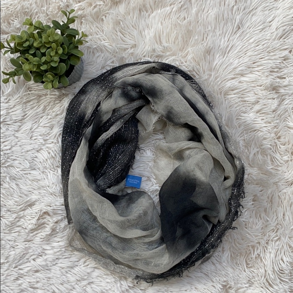 🎉HP🎉 Simply Vera Infinity Scarf 💗 Gray, Black & Silver
